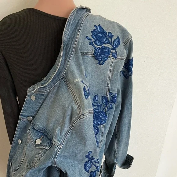 BLANK NYC embroidered jean jacket - Picture 3 of 14